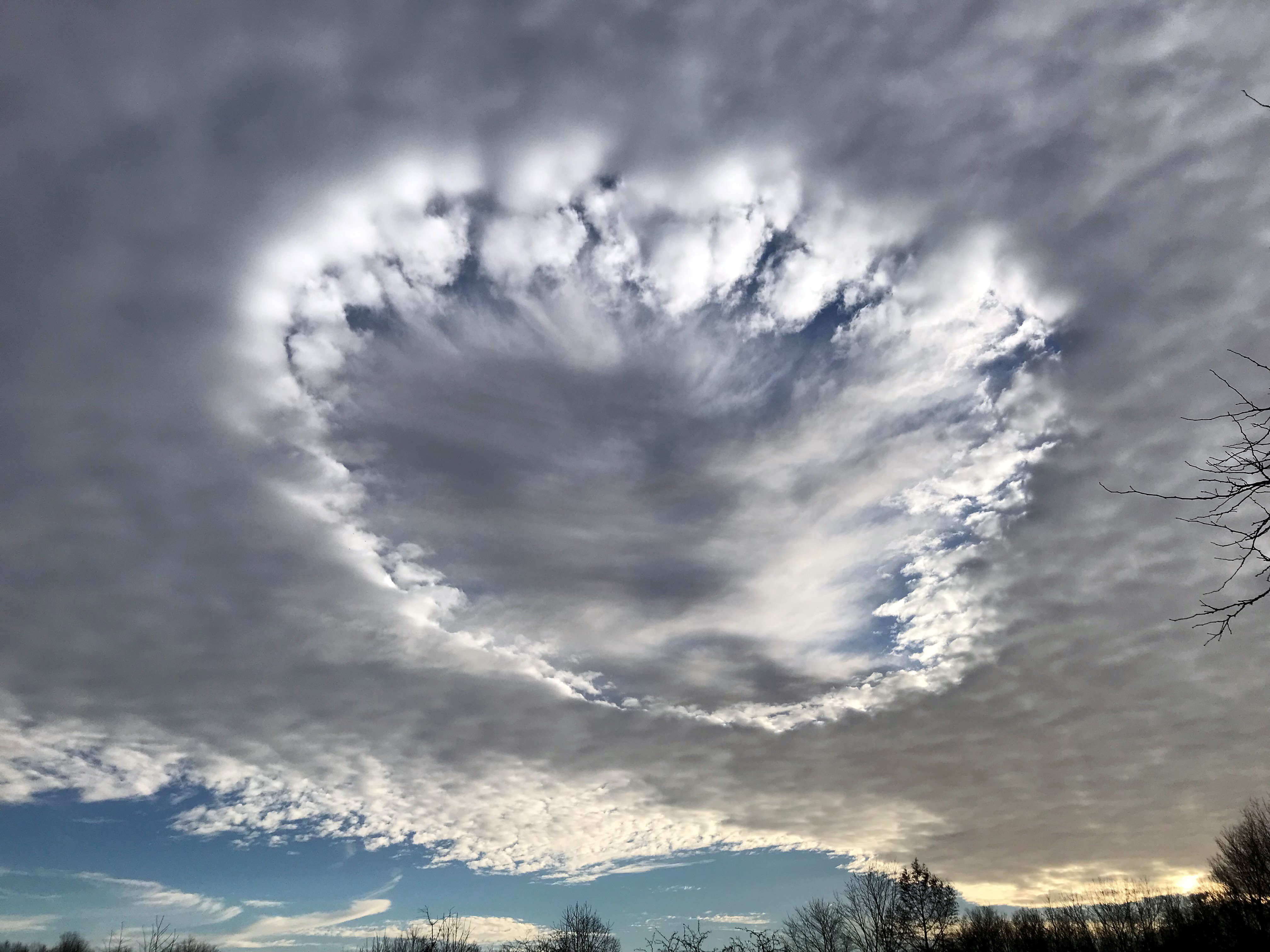 A prominent <a href="https://en.wikipedia.org/wiki/Fallstreak_hole" target="_blank">fall streak</a> captured over Basking Ridge (Somerset County) at 8:26 AM on December 15th. This streak was likely caused by a plane departing Newark-Liberty International Airport (photo courtesy of Ben Barkley). Fallstreak photo